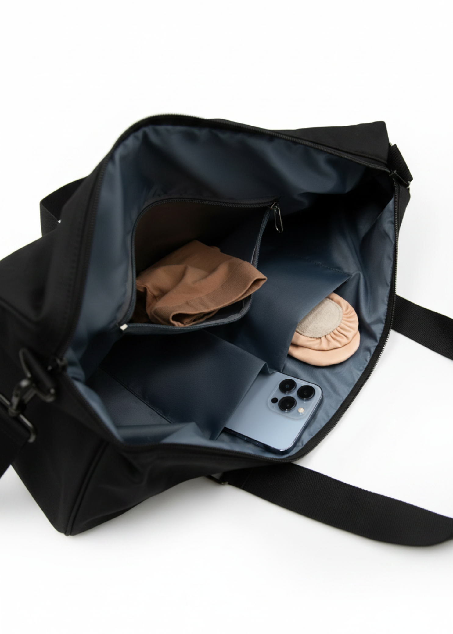 Casey Carry-All Duffle Black interior view