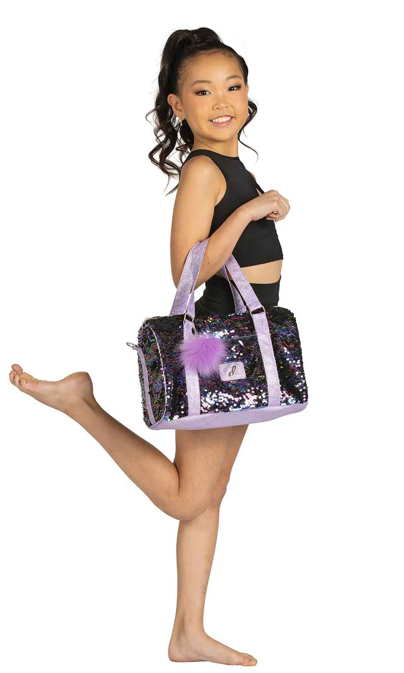 Dazzle Berry Duffel – B25505 lifestyle