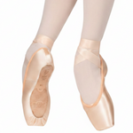 Bloch Satin pointe shoe in pink, outsole and top view showing leather outsole and U-shaped vamp
