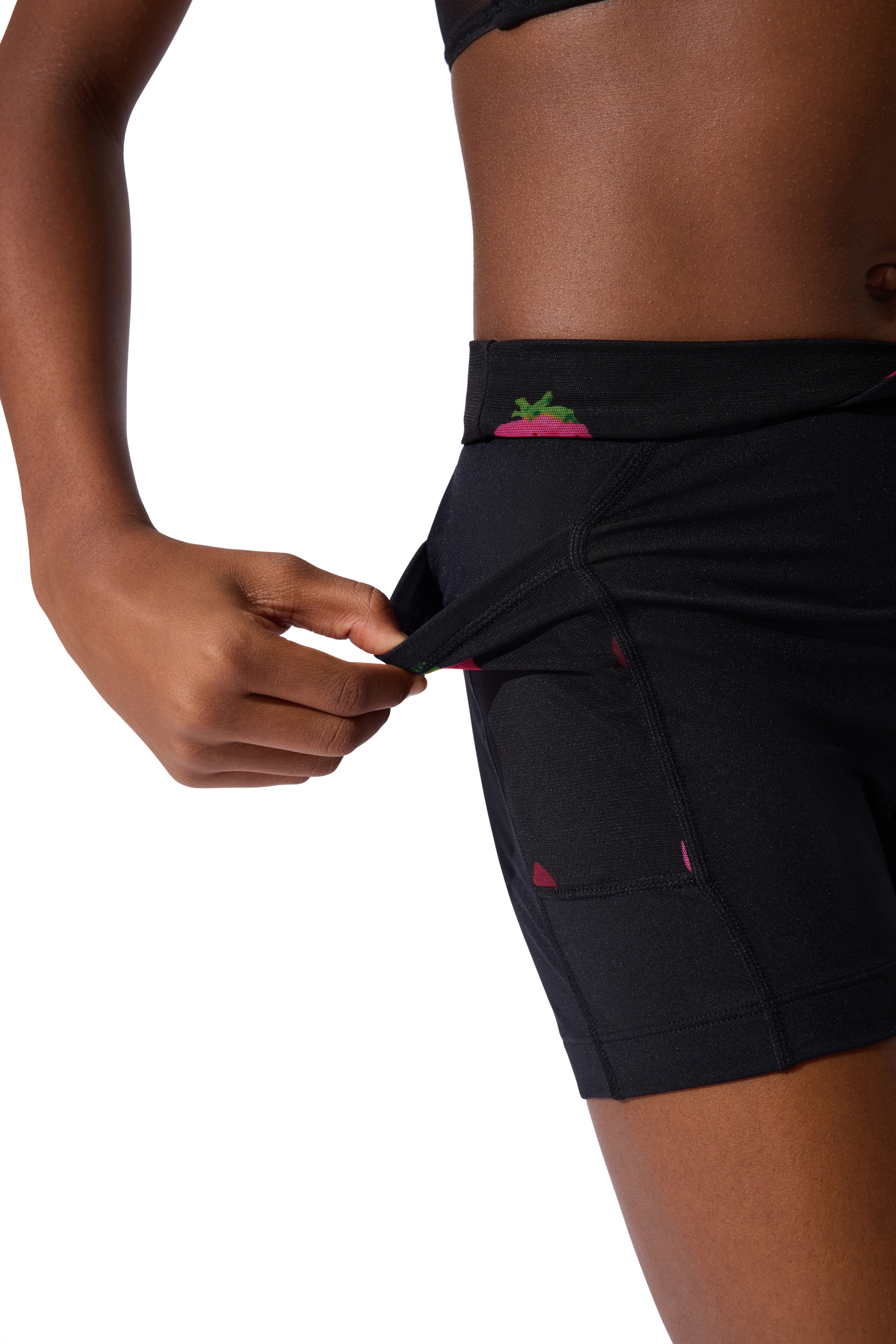Berry Mindful Short Black detail view
