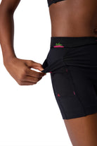 Berry Mindful Short Black detail view