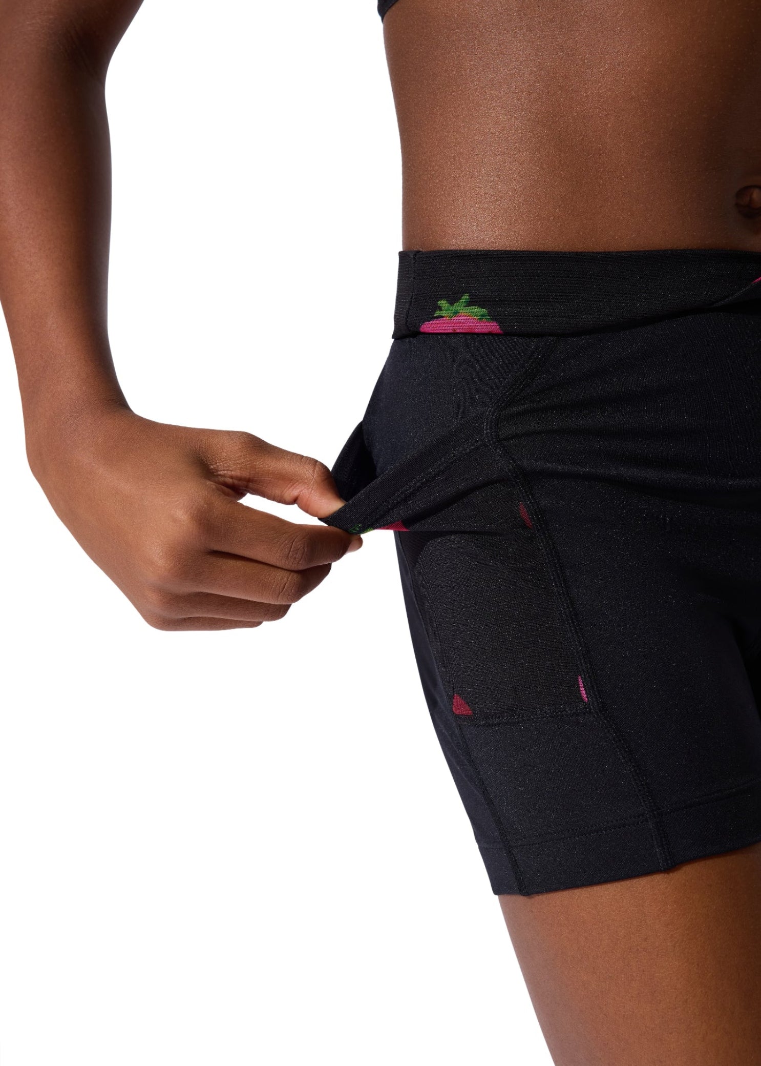 Berry Mindful Short Black detail view