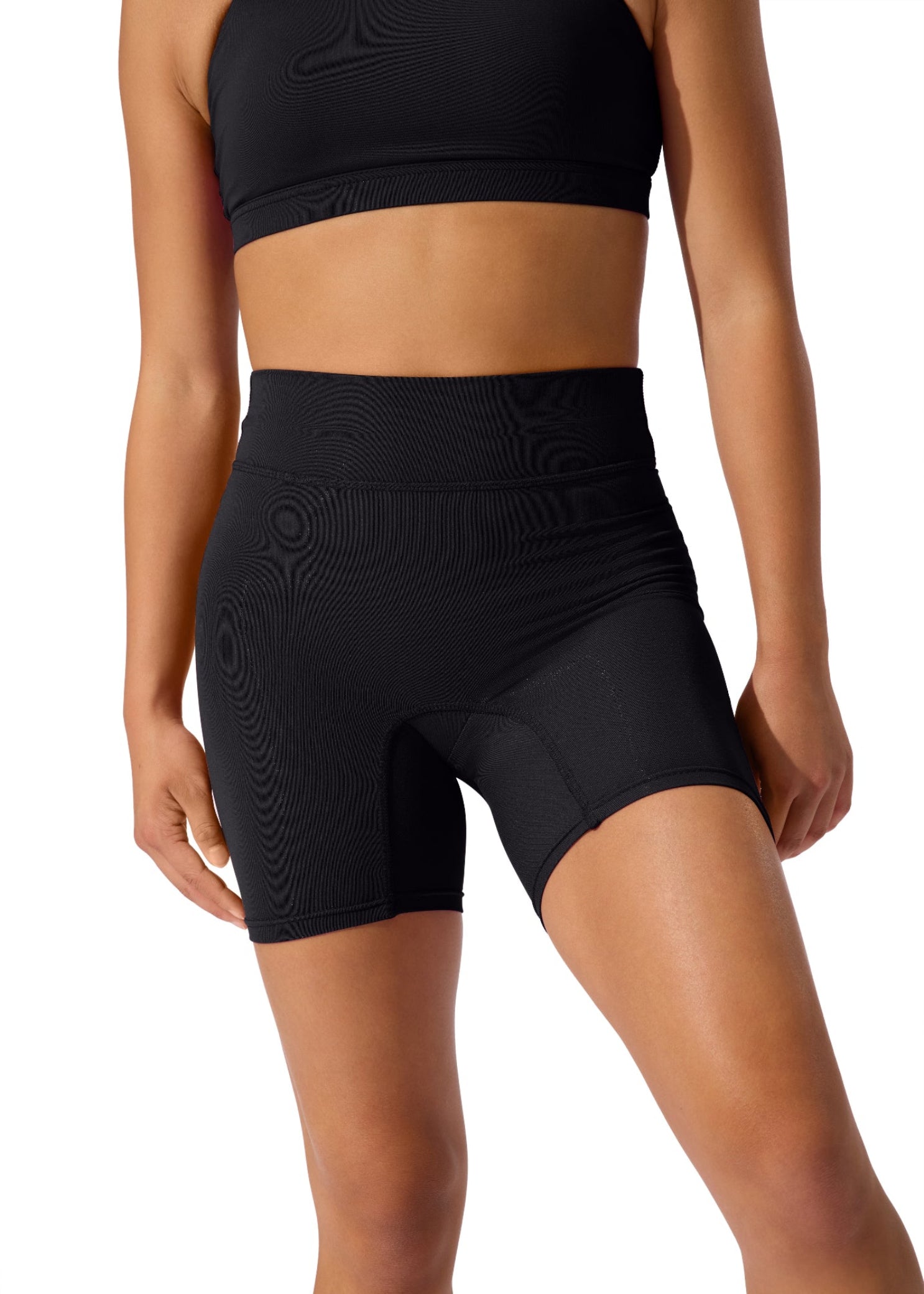 En Pointe Pinch Short Black front view